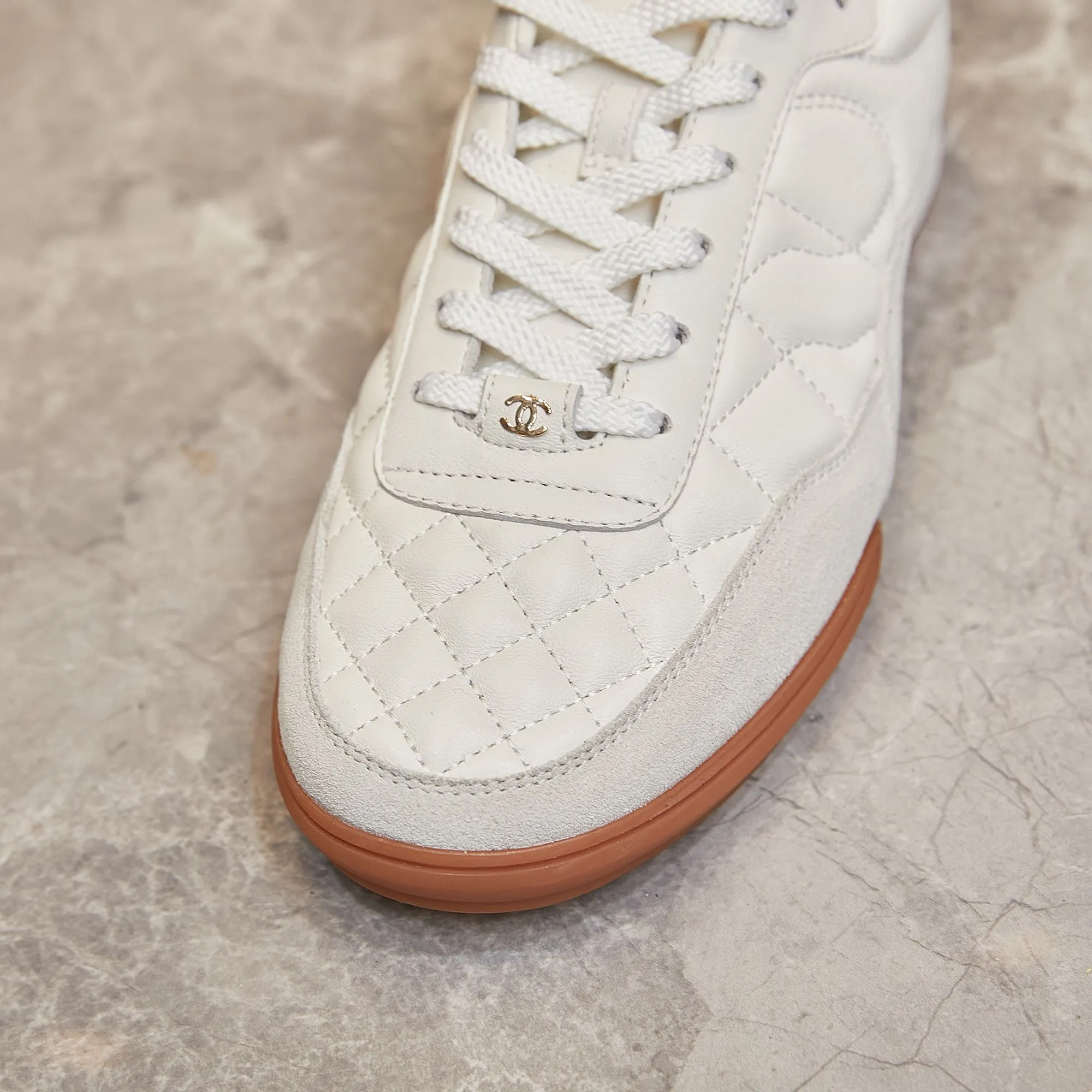 👟👟Ex-factory price 560👟👟 Chanel Chanel - 2024 counter top casual sports shoes This classic design; the upper is electro-embroidered with a variety of techniques; the outsole is fashionable and sporty; it is unusual to incorporate a variety of color matching elements... The diversified mix and match is very beautiful and versatile, casual, fashionable, sports and outdoor can be taken into account... ꫛꫀꪝ Go➫ Material: ❶Upper is made of: Original imported mixed-breed sheep ❷Inside made of: original imported breathable sheepskin ❸Outsole based on: original TPU outsole Full set of boutique packaging for women 35–41